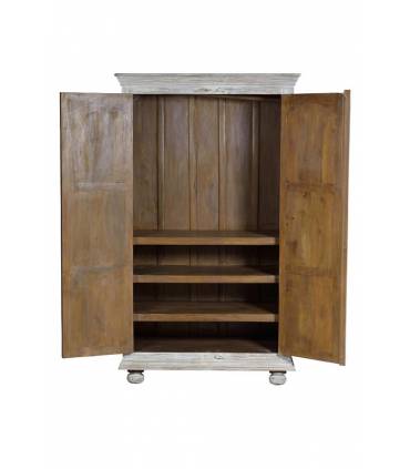 Armarios de madera con dos puertas y estanterías