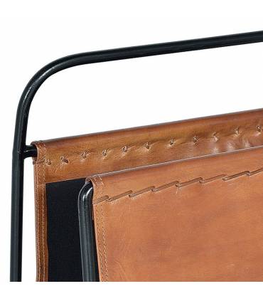 Revistero de piel con metal negro de estilo industrial