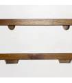 Cómoda grande de madera de teka con los cajones en blanco.