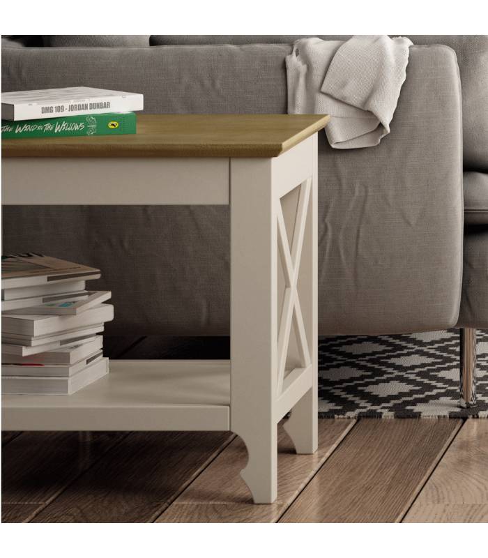 Mesa de rincón de estilo clásico en color blanco con la encimera en color roble.