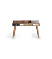 Escritorio vintage con diferentes cajones en madera