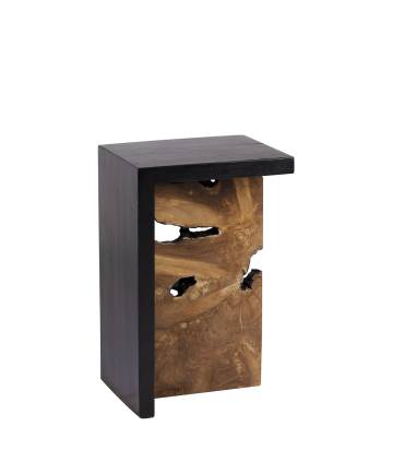 Mesa auxiliar de madera maciza con listones lisos.