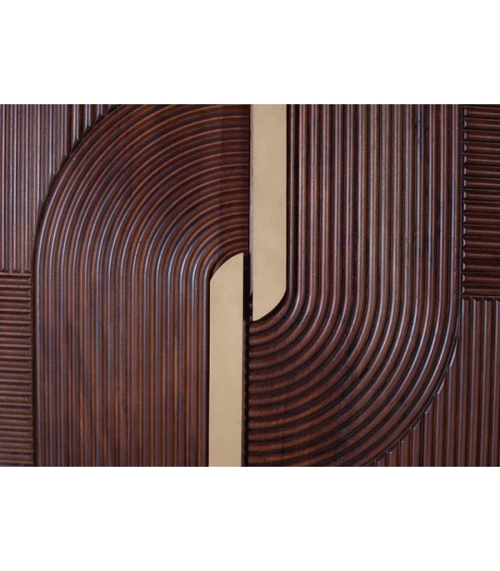 Mueble bar de madera y dorado