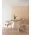 Mesa auxiliar de diseño color blanco o arena. Fabricado por GABAR