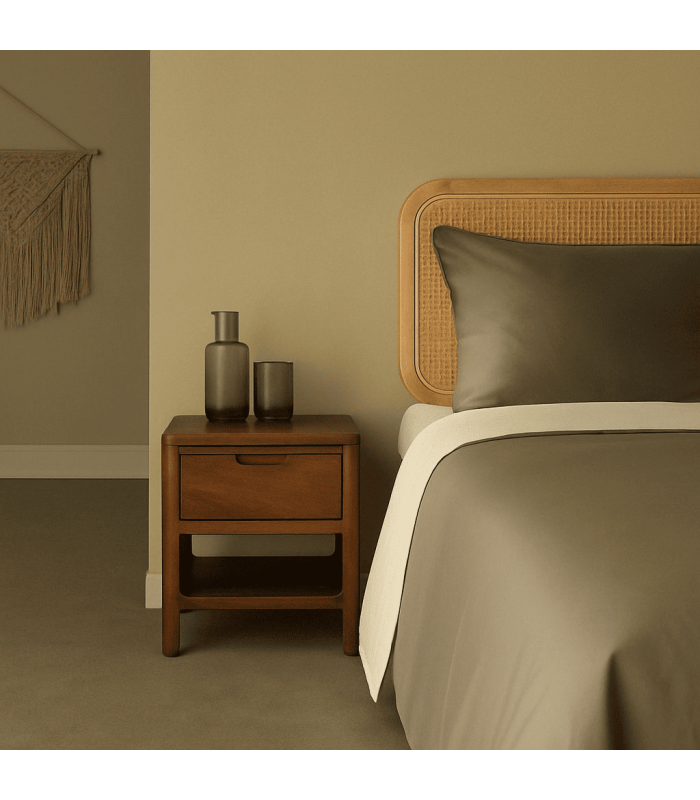 Mesita de noche con Cajón, Estilo Colonial en Madera Caoba. De Moycor
