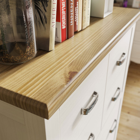 Detalle de la Tapa de Madera en Acabado Blanco Lienzo