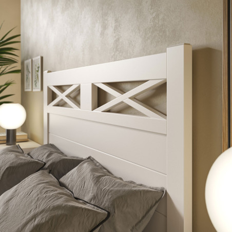 Primer Plano de Cabecero Blanco de Madera Colección Amberes