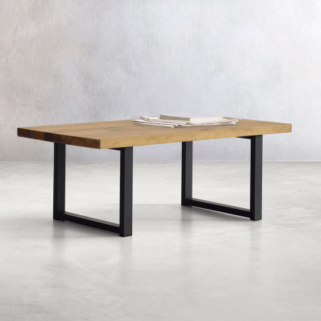 Mesa de centro rectangular con patas metálicas en acabado madera natural