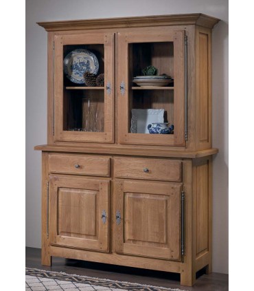 Vitrina con dos cristales y dos puertas inferiores. Realizado con madera de roble macizo de gran calidad.