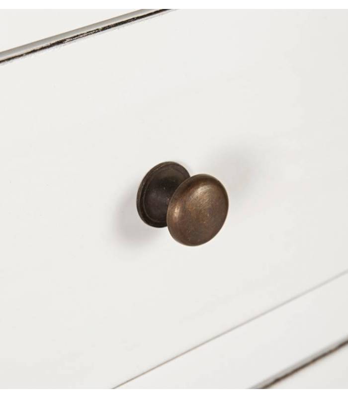 detalle del  tirador de pomo para los cajones pequeños de la cómoda