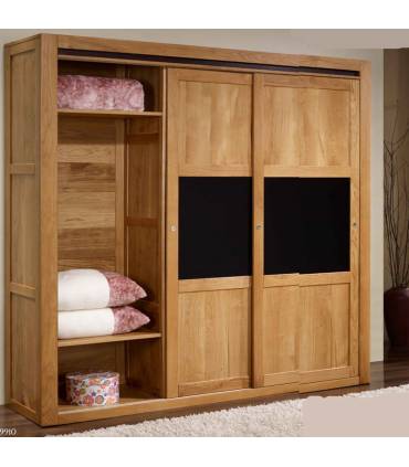 Armario de estilo colonial realizado con madera de roble macizo.