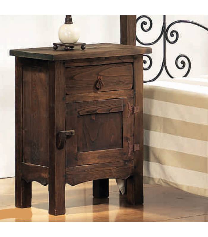 Mesitas de noche de estilo rustico realizadas en madera de roble macizo.