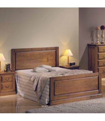 Cama de estilo rustico, realizado en madera de roble macizo.